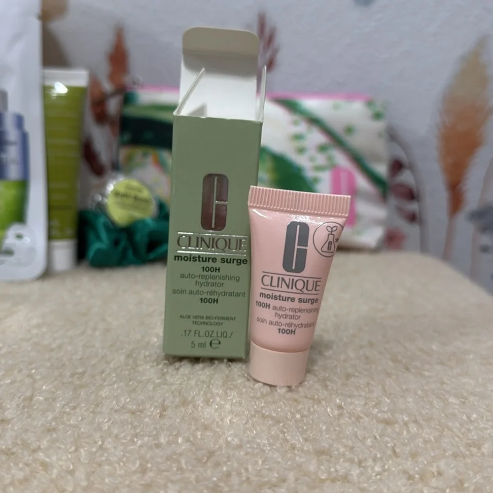 Clinique Cosmetic Bag & Green Beauty Set